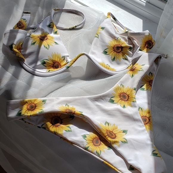 Swim suit - Picture 3 of 3